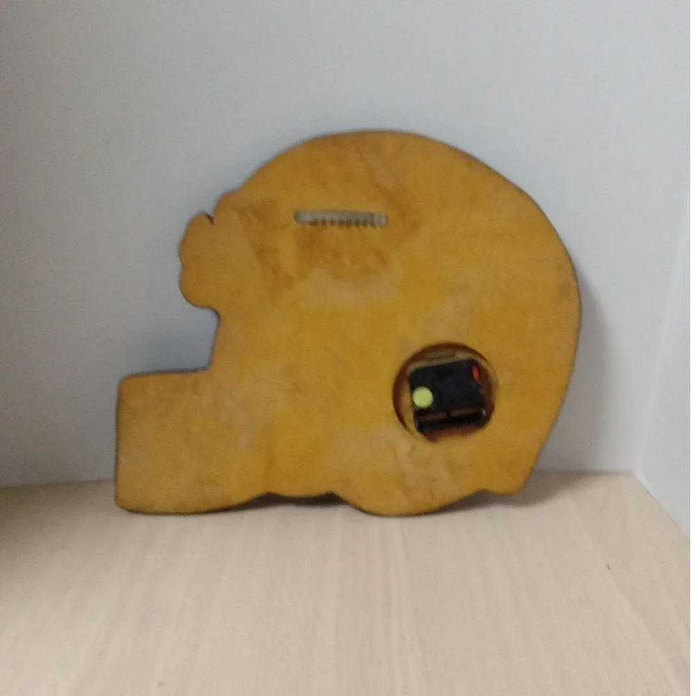 Vintage Chicago Bears Helmet Shaped Clock.‎ Battery Operated.